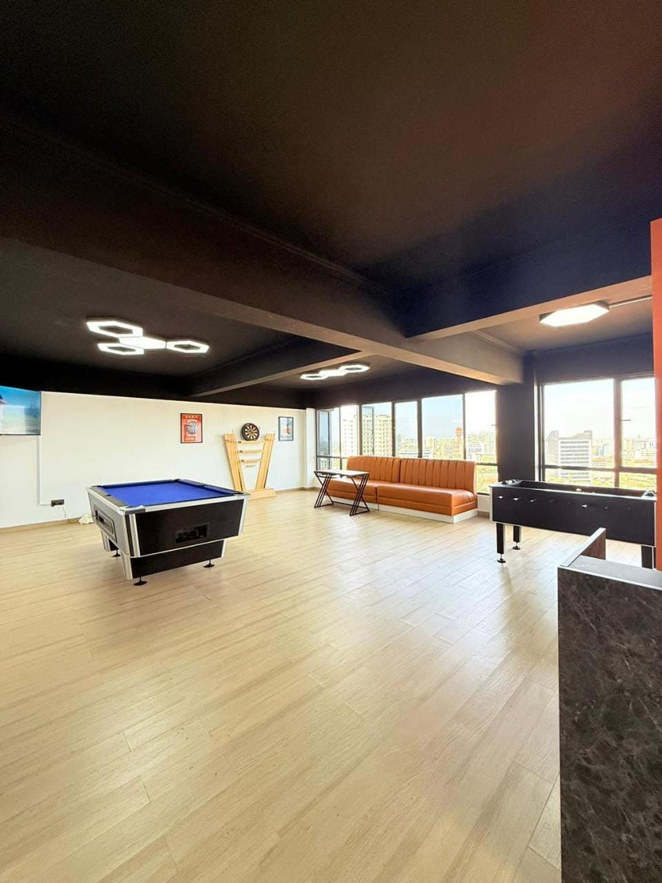 Billiard, Game Room