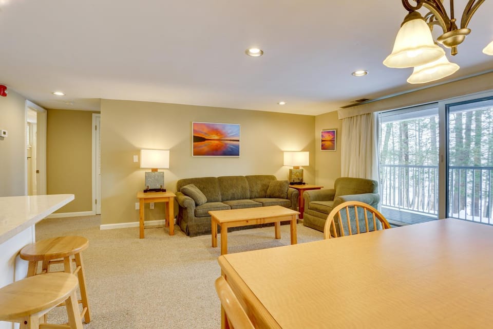 All-Season Lake Wallenpaupack Condo w/ Views House in Pocono Mountains