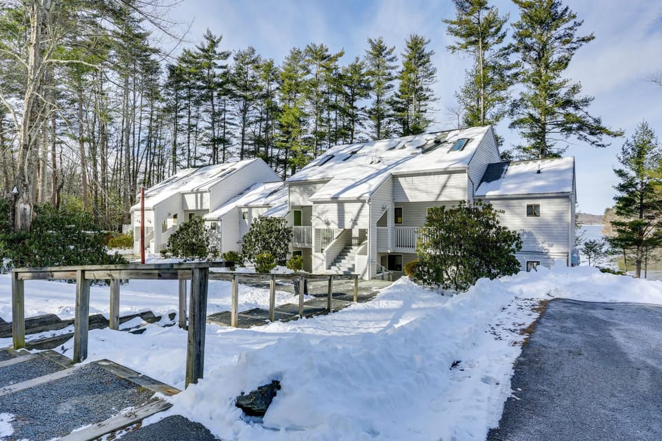 All-Season Lake Wallenpaupack Condo w/ Views House in Pocono Mountains