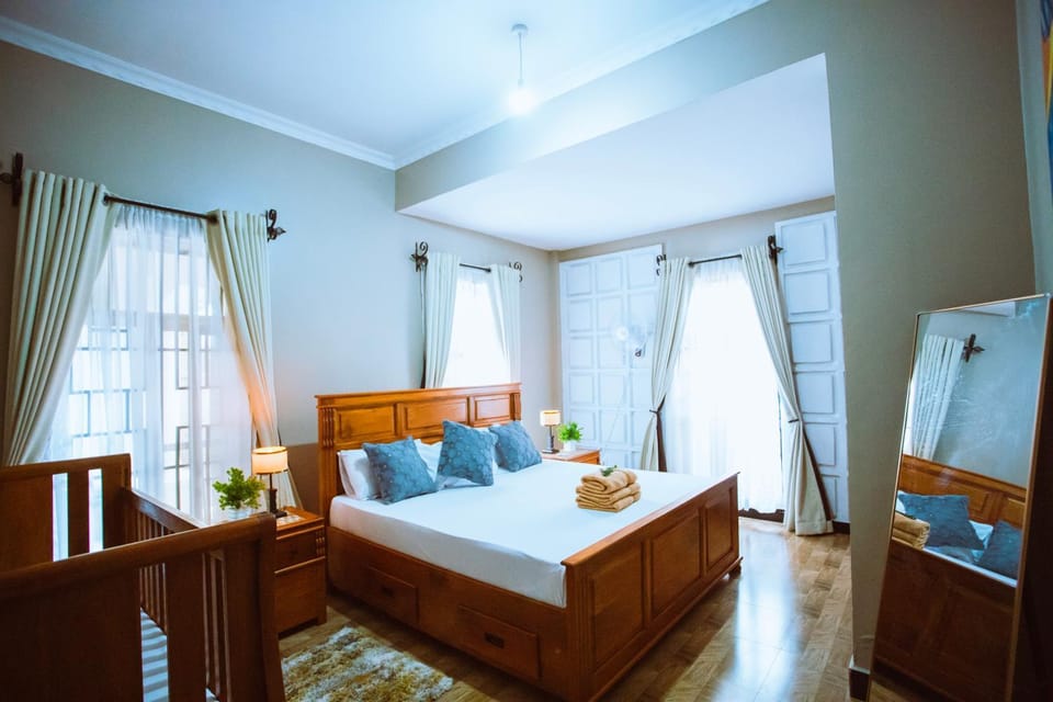Photo of the whole room, Bedroom
