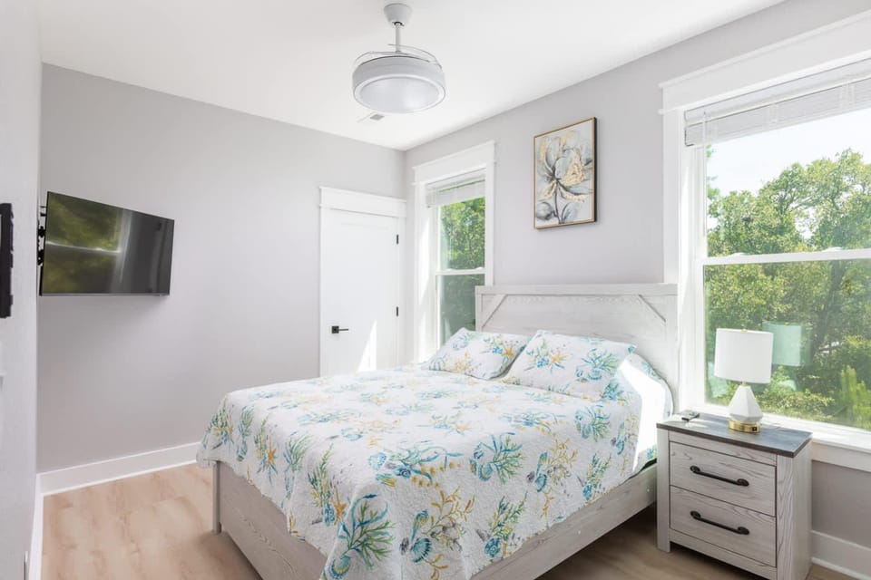 Modern Home in the Heart of KDH Minutes to Beach & More House in Kill Devil Hills