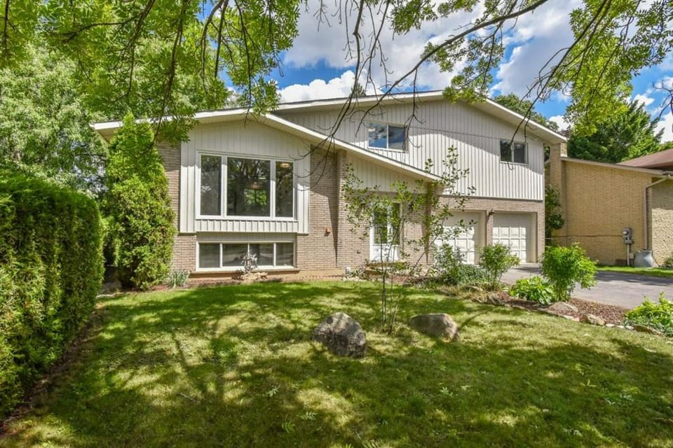 Property building, Spring, Day, Natural landscape, Garden, Garden view