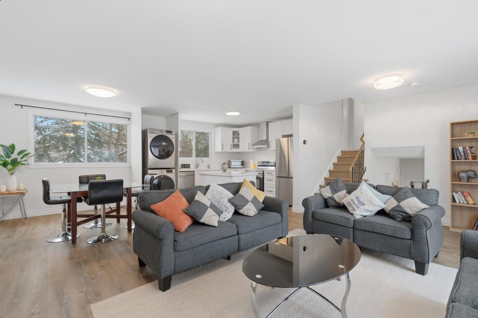 Library, Living room, Seating area