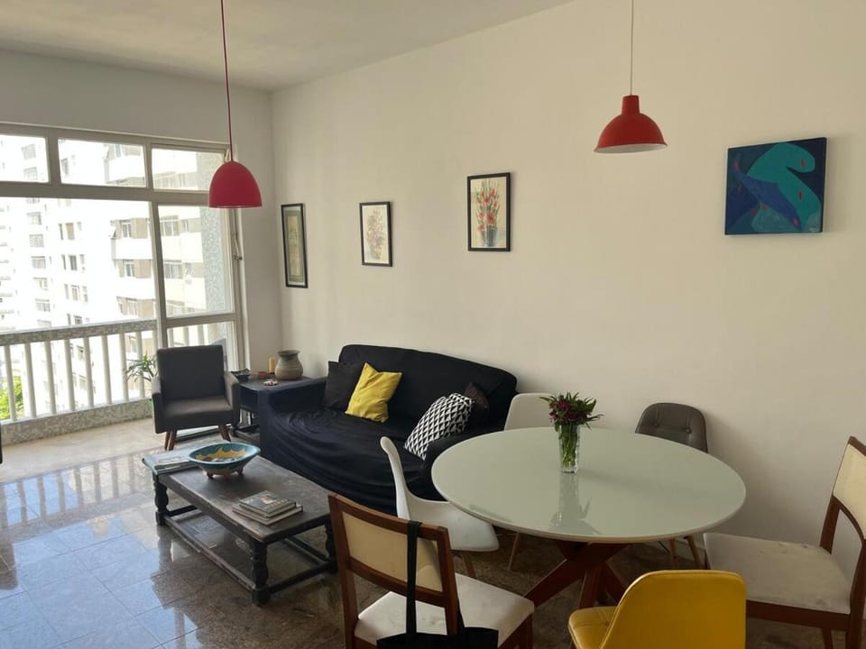 Pitangueiras in front of the beach - 3 bedrooms, renovated apartment Apartment in State of São Paulo