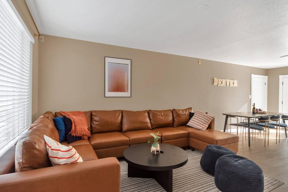 Day, Living room