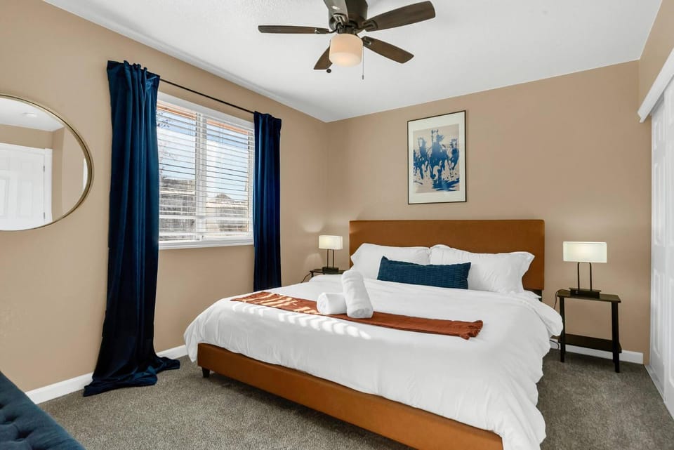 Bed, TV and multimedia, Bedroom, wardrobe