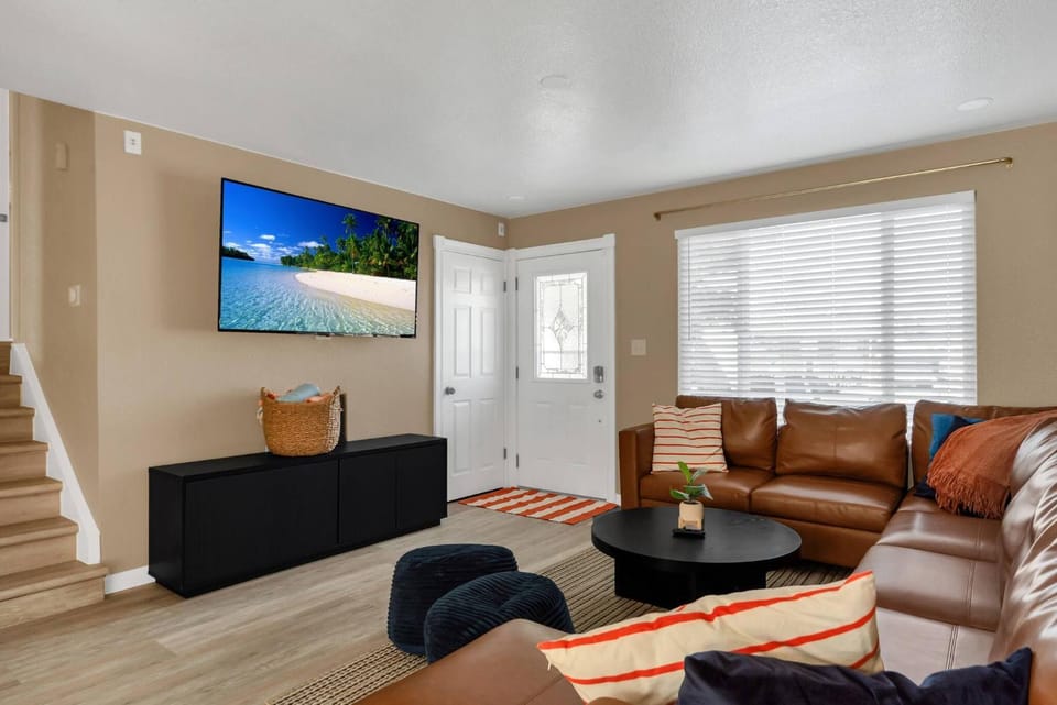 Living room, Decorative detail, Seating area