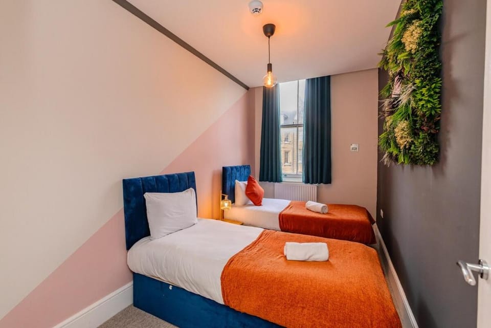 Seaview 3 bedroom Apartment Sleep 8 Guests Apartment in Hove