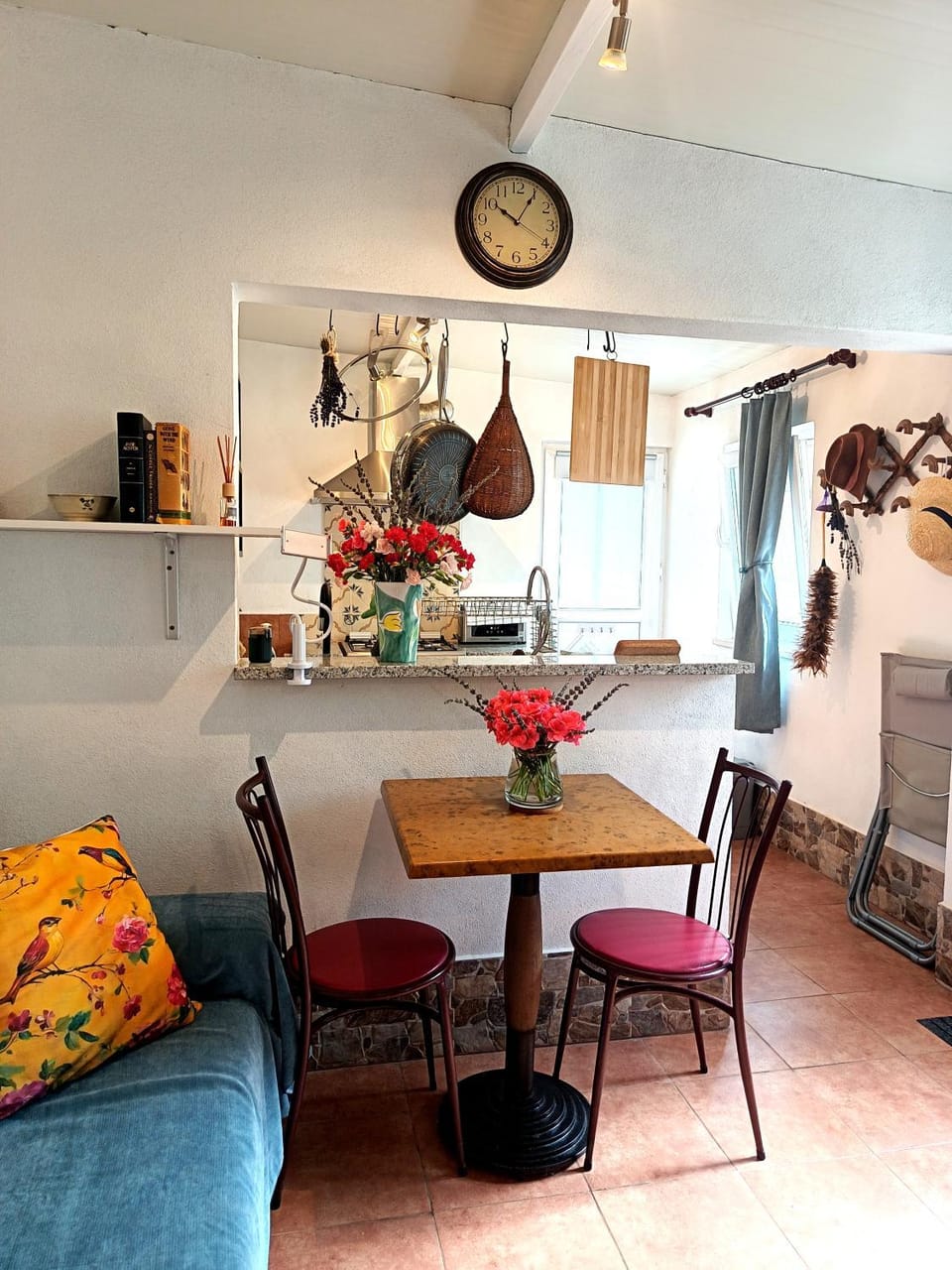 Seating area, Dining area
