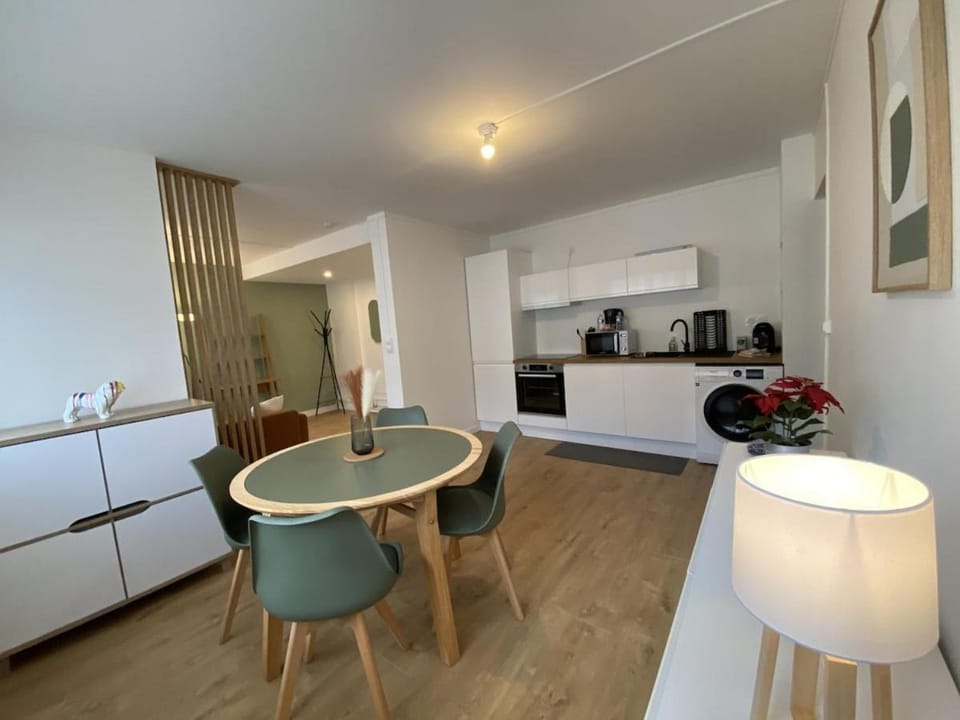 Coffee/tea facilities, Dining area, oven
