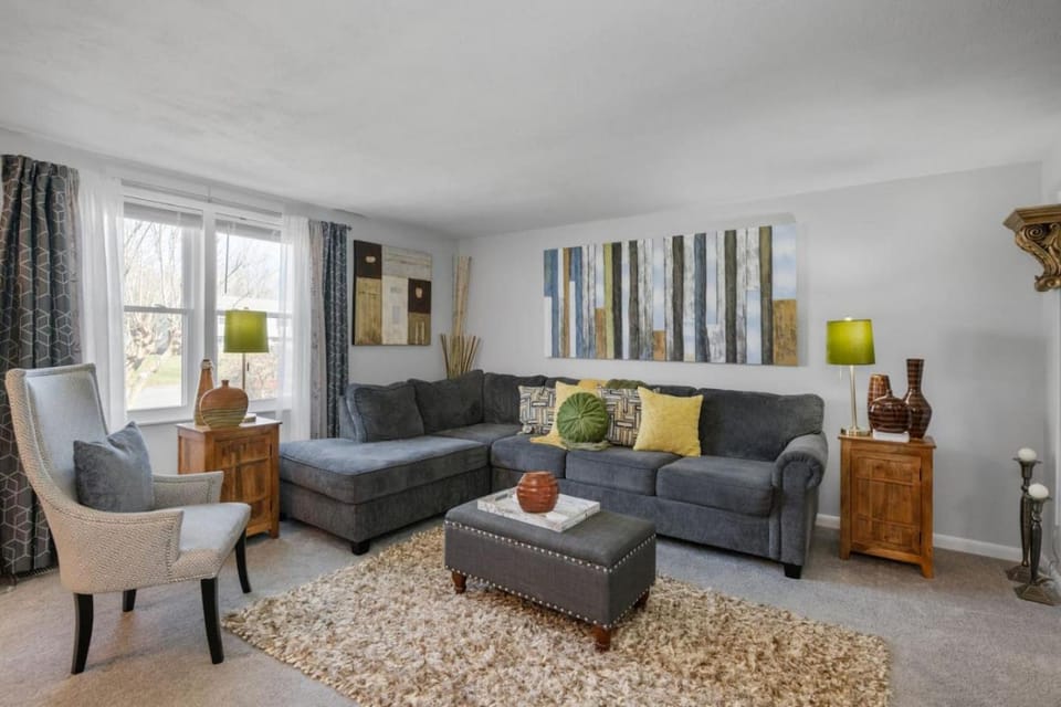 Stylish Haven 11 Minutes from the Richmond Airport House in Richmond