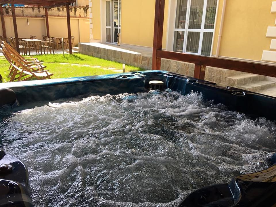 Garden, Hot Tub, Beach