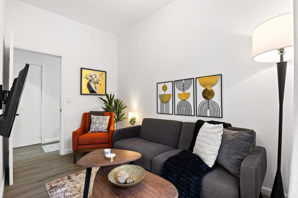 Sleek 2BR Apt in Times Square Apartment in Midtown