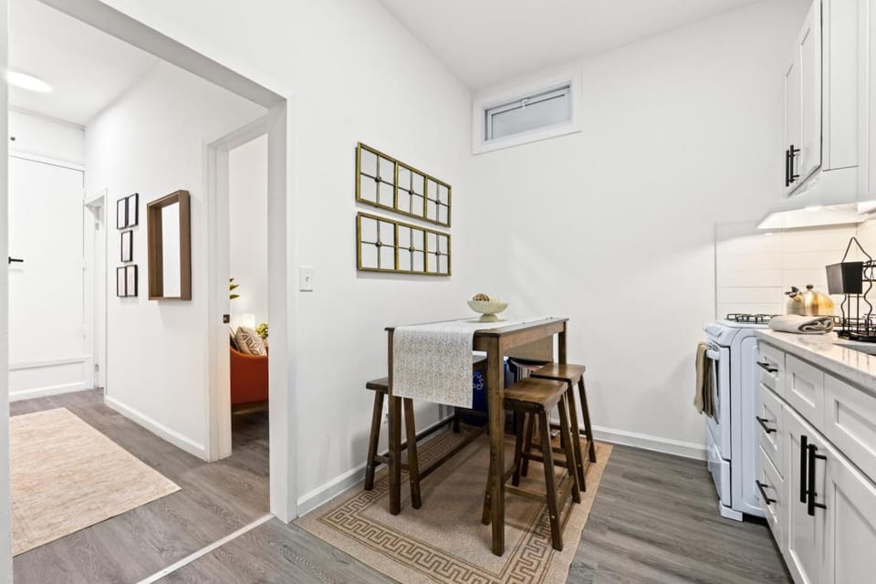 Sleek 2BR Apt in Times Square Apartment in Midtown