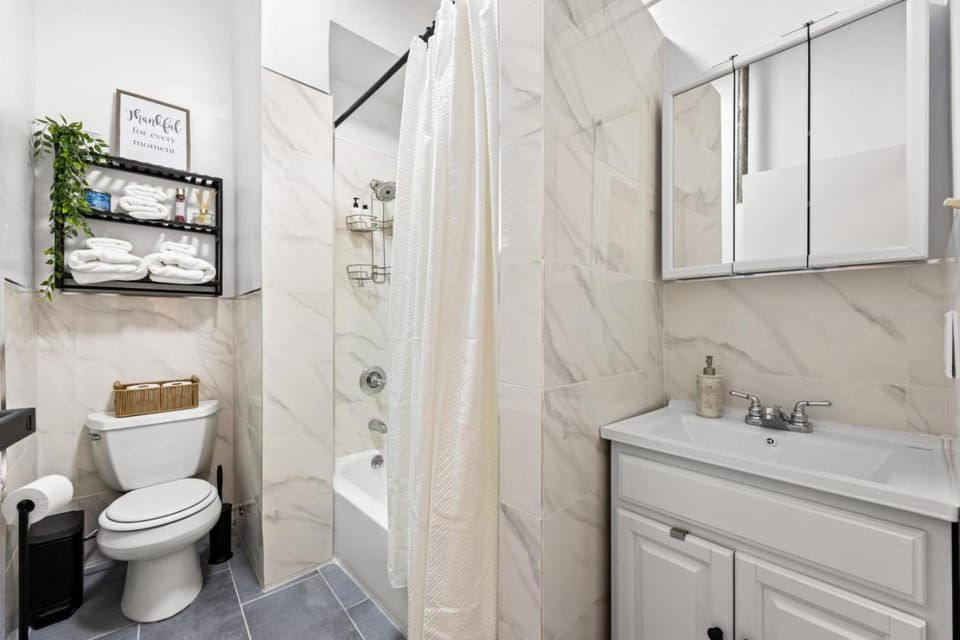 Sleek 2BR Apt in Times Square Apartment in Midtown