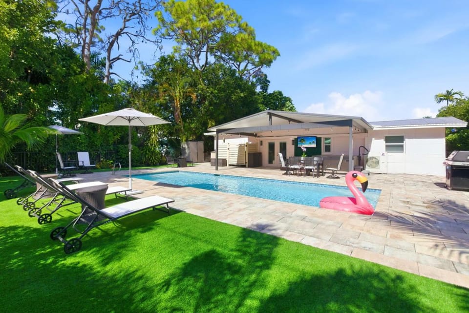 Swimming pool
