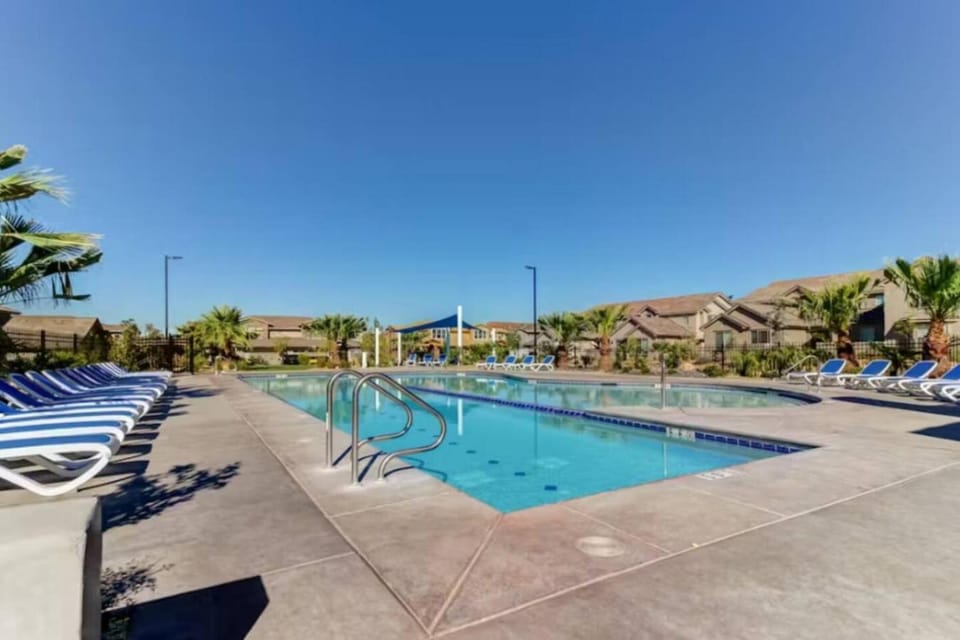 Desert Retreat by Pool and HotTub Near Sand Hollow House in Washington