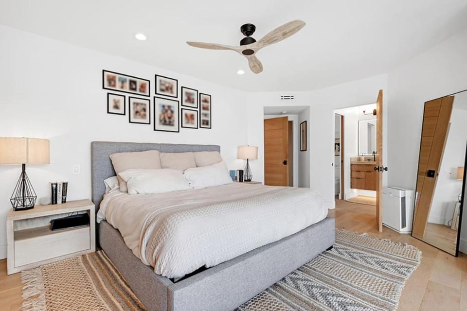 NEW! PANORAMIC OCEAN VIEW Luxe Beach Retreat House in Manhattan Beach
