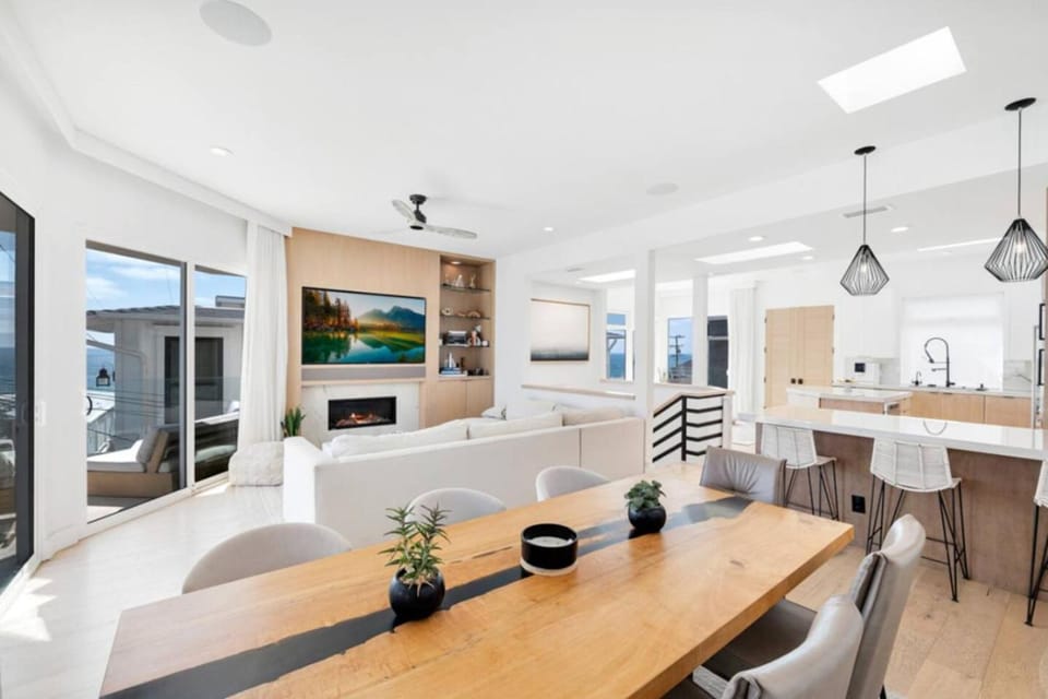 NEW! PANORAMIC OCEAN VIEW Luxe Beach Retreat House in Manhattan Beach