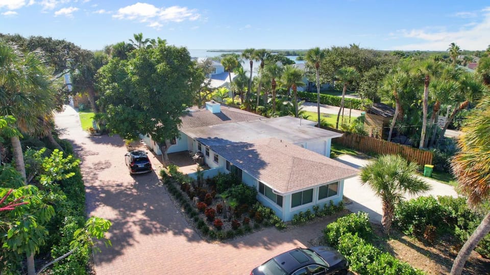 Mermaid Cottage Cozy 2 bed Cocoa Beach Getaway Apartment in Cocoa Beach