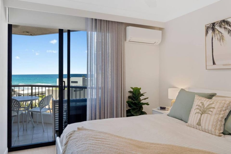 Carrington Coastal Escape - Views, Wi-fi, Parking Apartment in Surfers Paradise