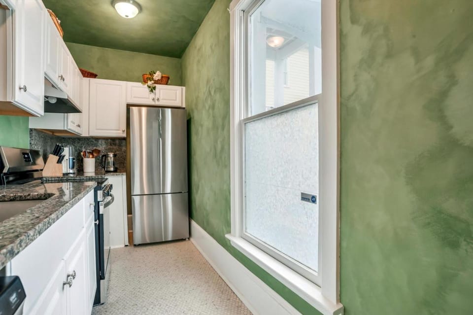 Victorian Garden Studio - Steps from Forsyth Park Apartment in Savannah