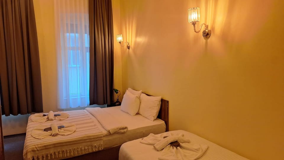 Shower, Toilet, Bed, TV and multimedia, Coffee/tea facilities, Photo of the whole room, Bedroom, towels, air conditioner