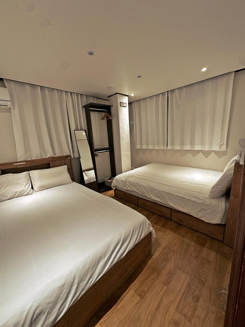 Bed, Bedroom, air conditioner