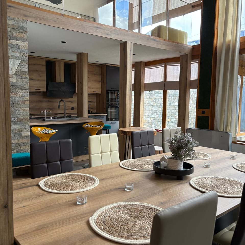 Kitchen or kitchenette, Living room, Dining area