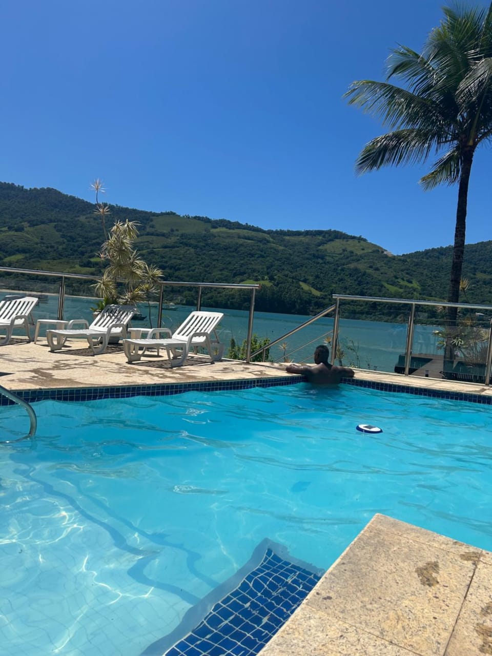 Day, Pool view
