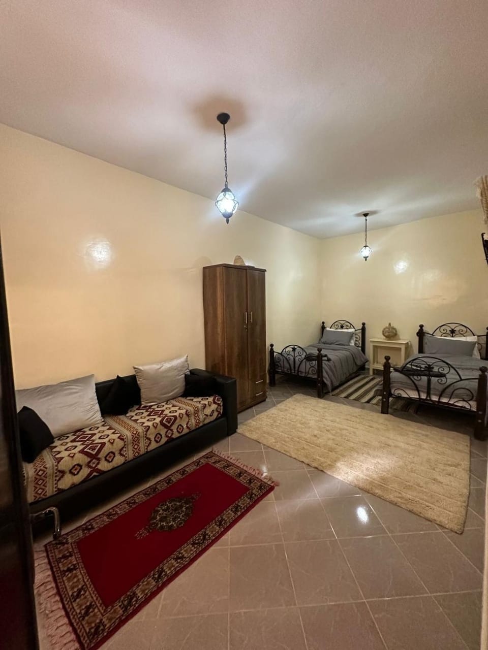 Bed, Photo of the whole room, Seating area, Bedroom