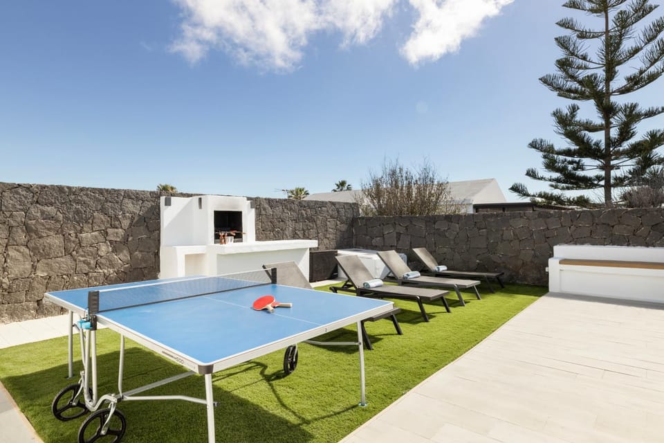 Table tennis