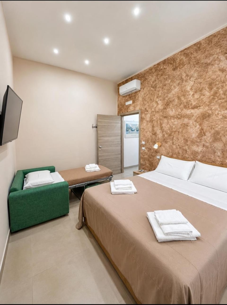 TV and multimedia, Bedroom, towels, air conditioner