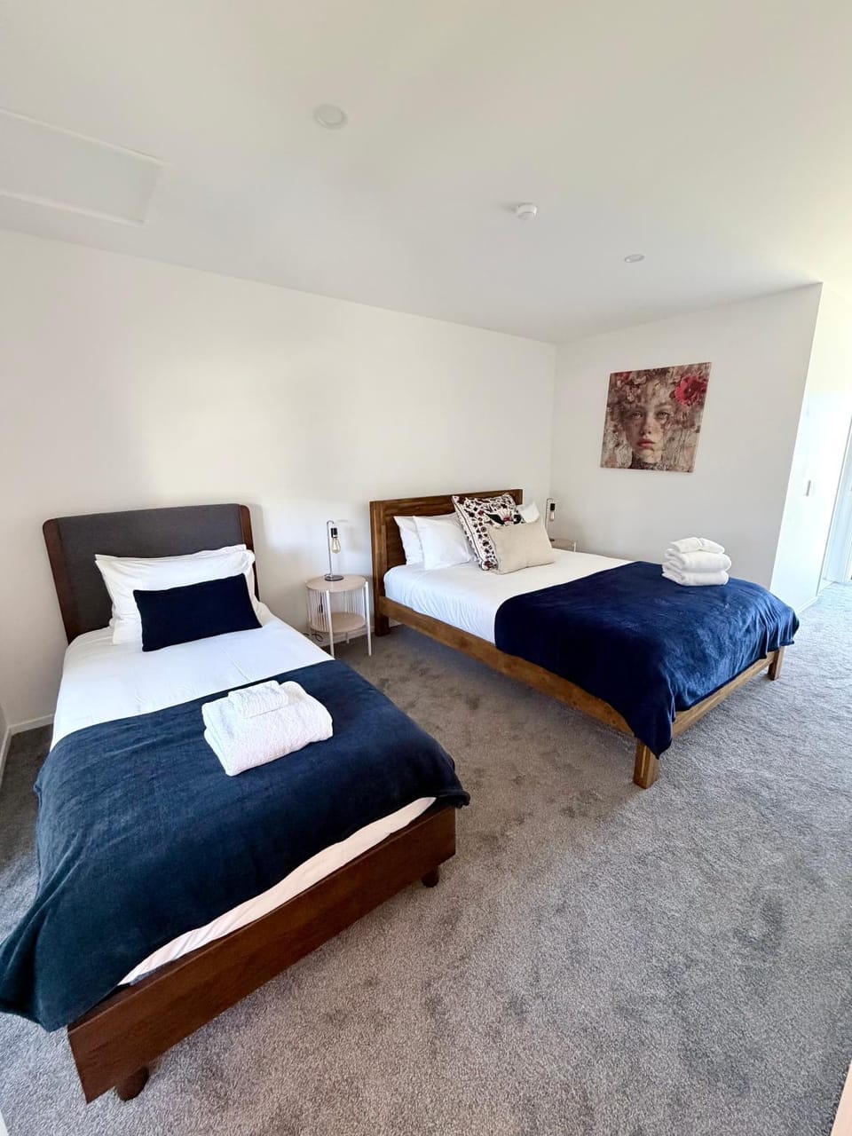 Modern CBD Parkview Townhouse with Stadium View Apartment in Christchurch