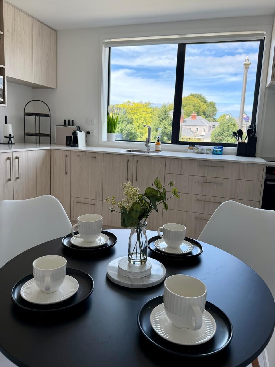 Modern CBD Parkview Townhouse with Stadium View Apartment in Christchurch