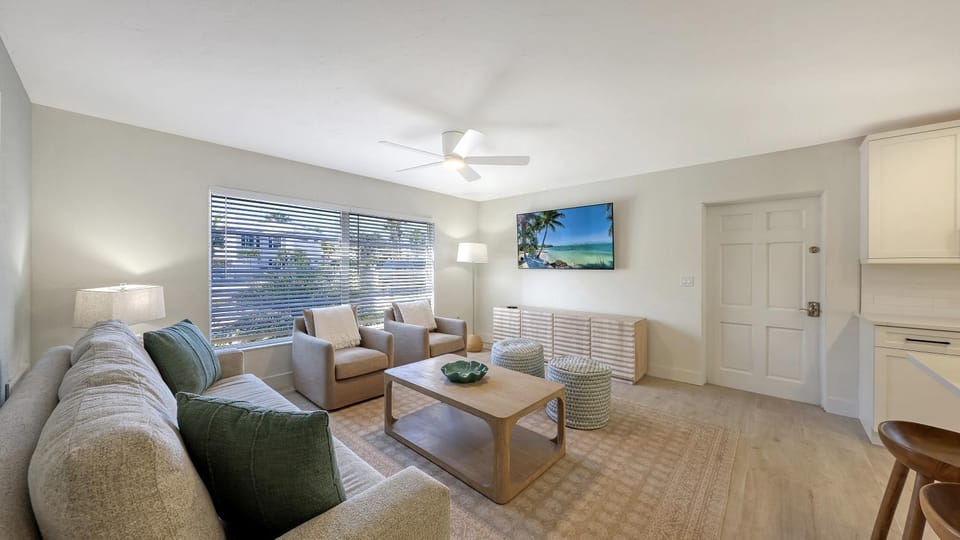 SKV 309 - Pool, Walk to Beach & Village! Apartment in Siesta Beach