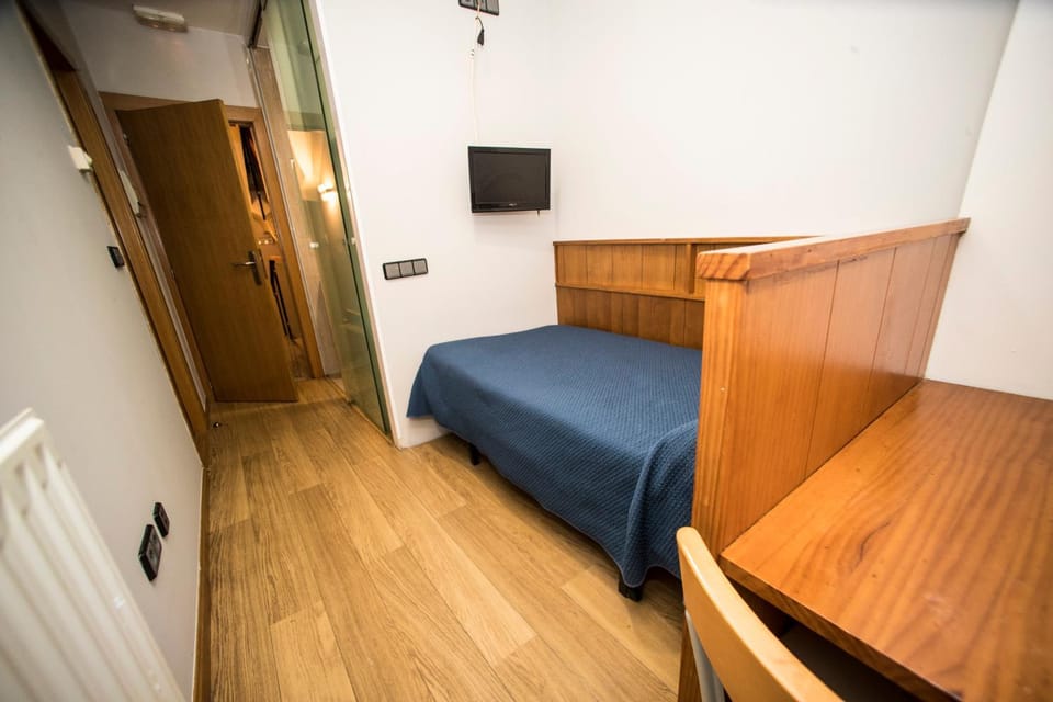 Hostal Caballeros Bed and Breakfast in Soria