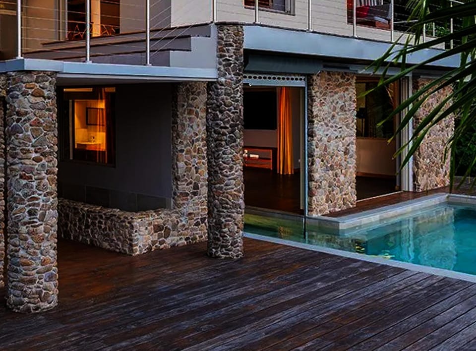 Property building, Day, Pool view, Swimming pool