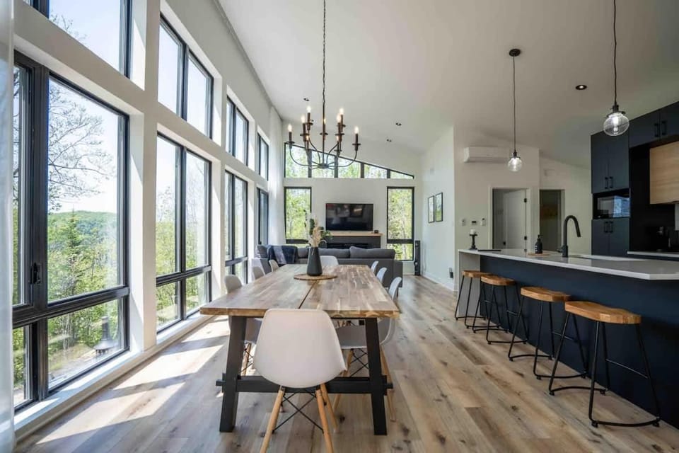 Chalet Le Greenwood - Mountain View & Private Spa Chalet in Ontario