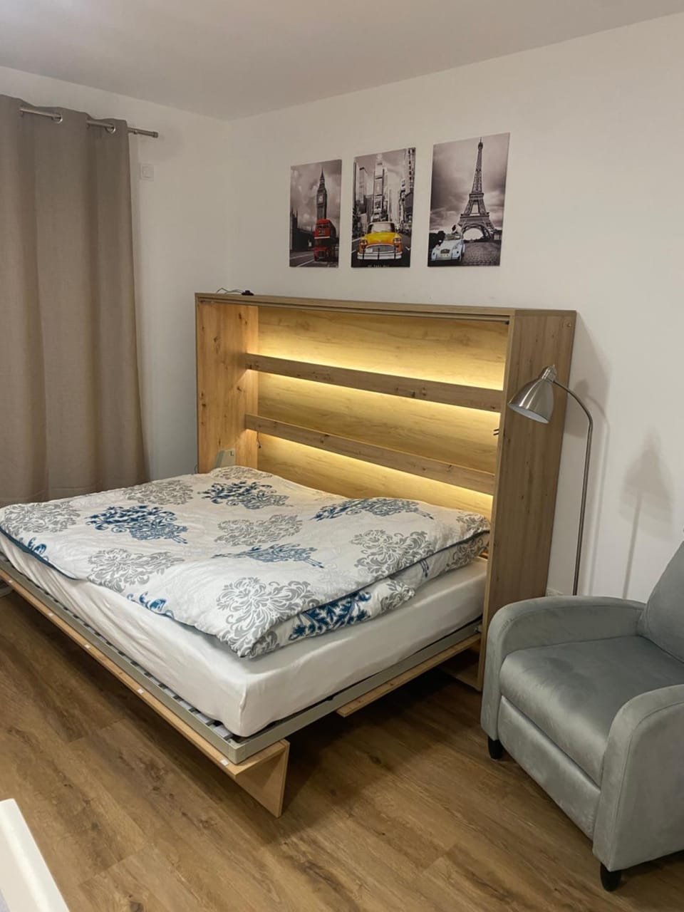 Bed, Seating area, Bedroom