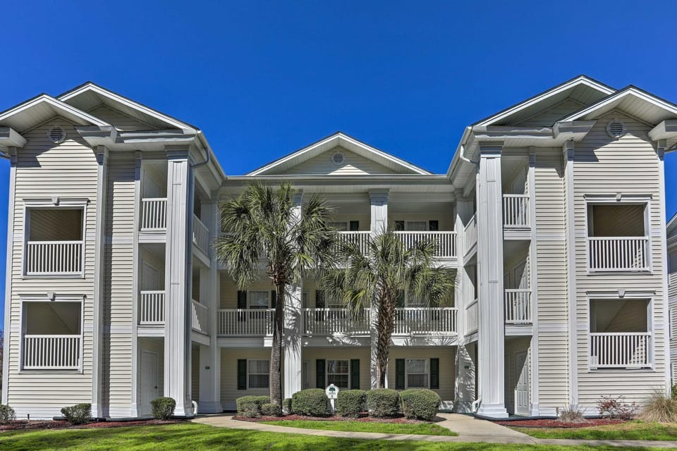 Steps to Pool & Golf! Condo 4 Mi to Myrtle Beach House in Carolina Forest