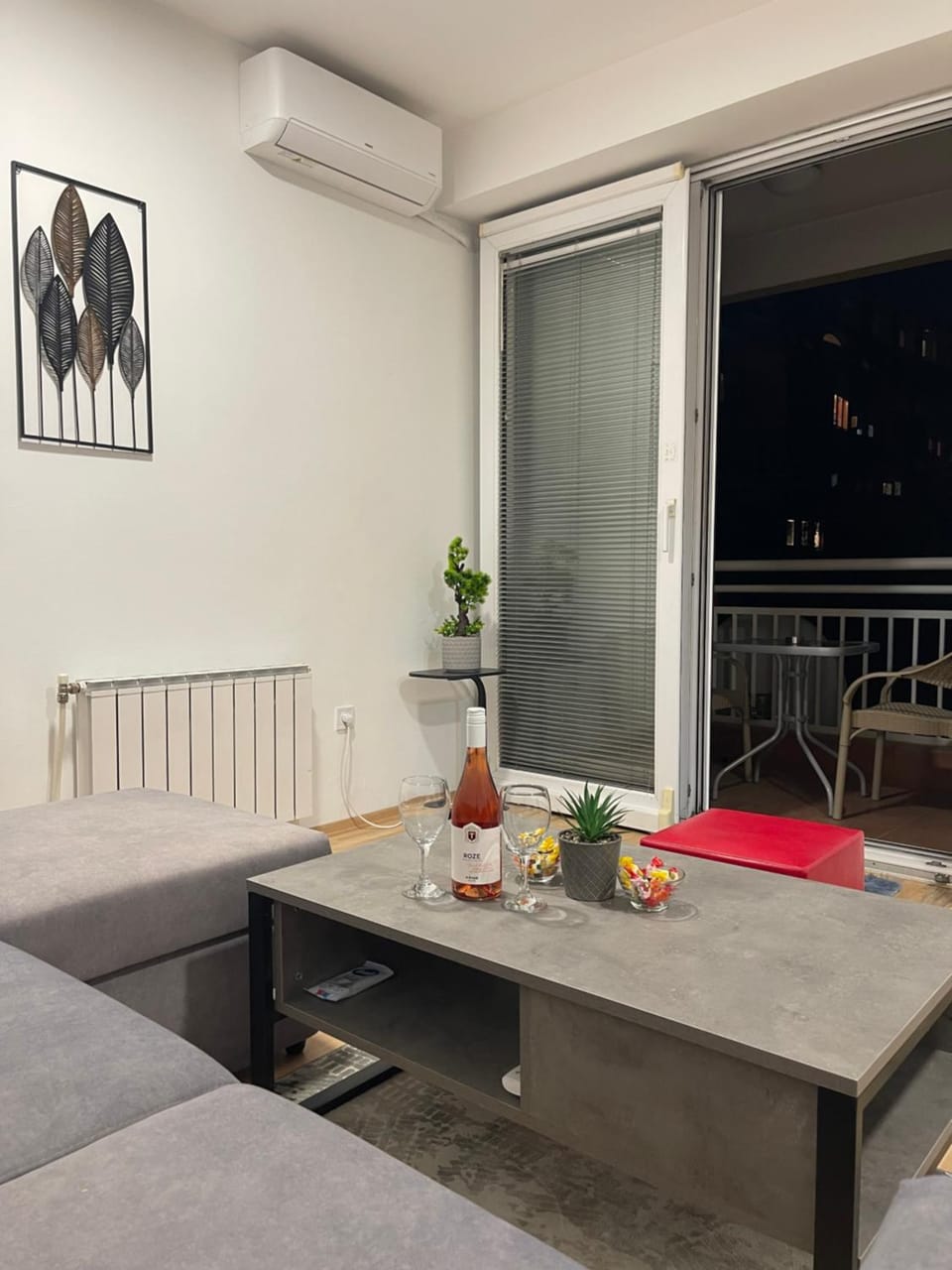 Balcony/Terrace, Living room, Seating area, Dining area, air conditioner