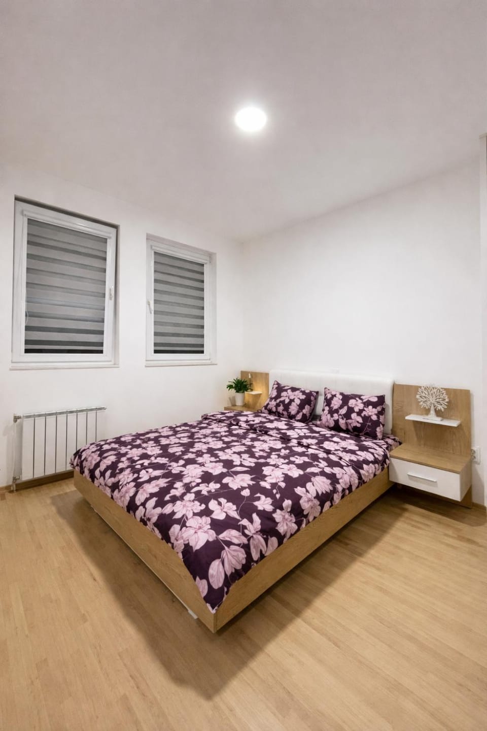 Decorative detail, Bedroom, flat iron, safe