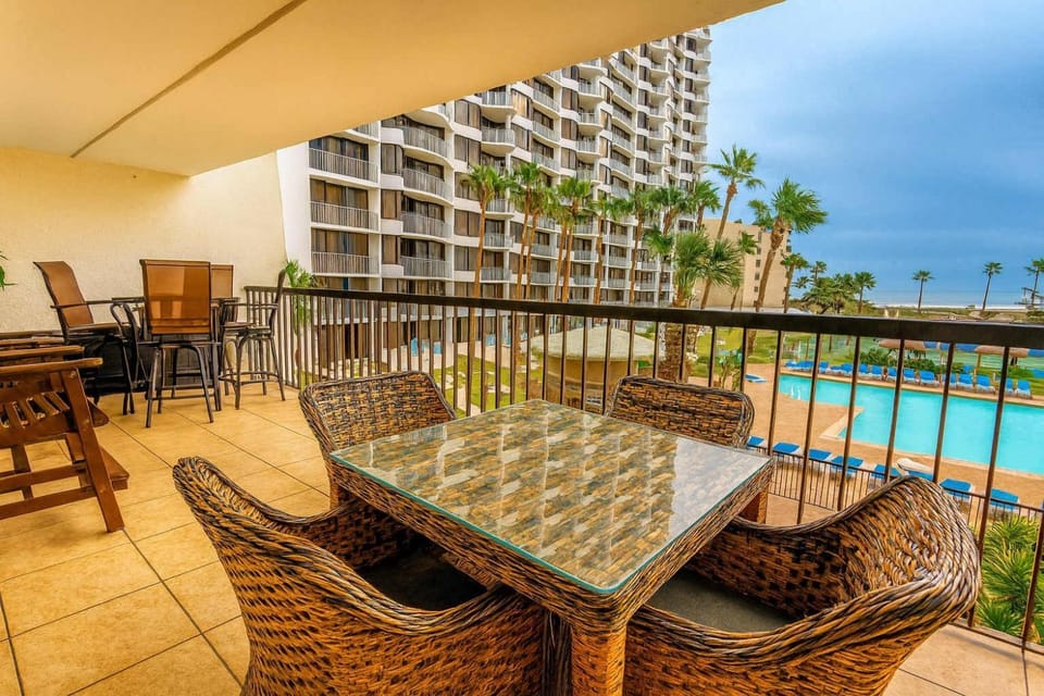 Sleeps 10 Direct Beach Heated Pool apts Apartment in South Padre Island