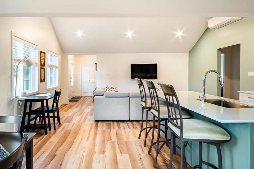 Kitchen or kitchenette, Living room, Seating area