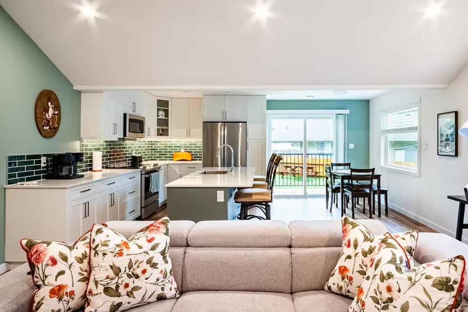 Kitchen or kitchenette, Living room, Dining area