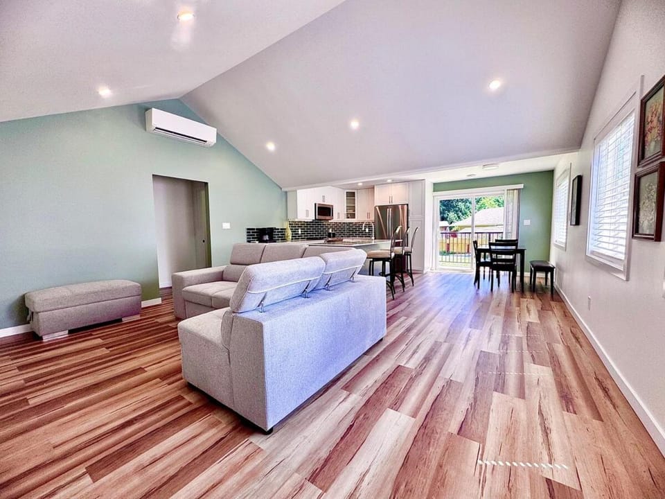Kitchen or kitchenette, Living room, Dining area