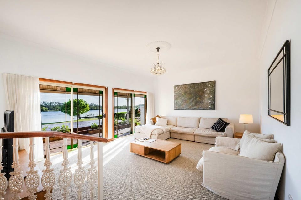 Crystal Palms - Oceanstays - Riverside House in Yamba