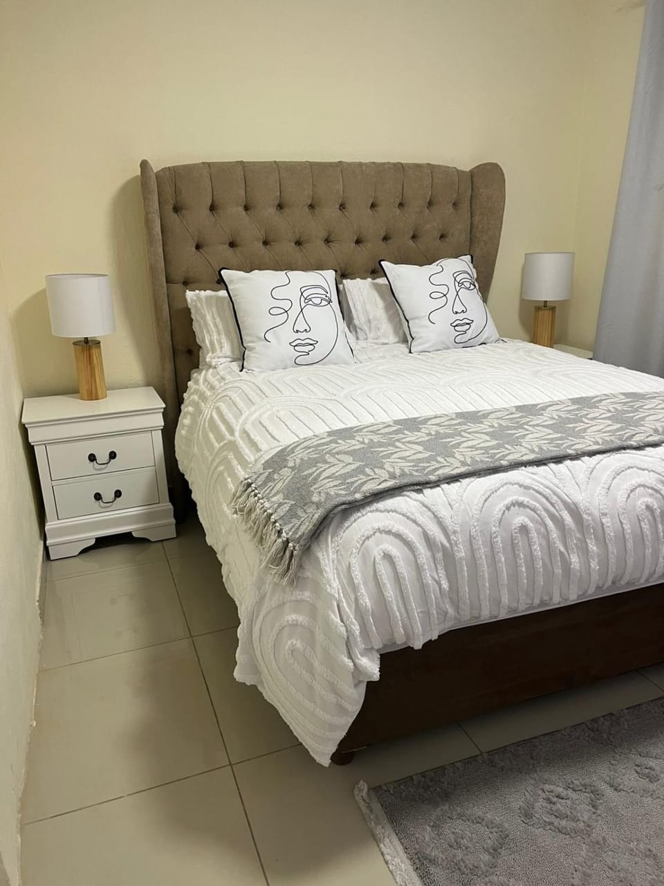 Royaltics place - one bedroom with a pool Apartment in Roodepoort