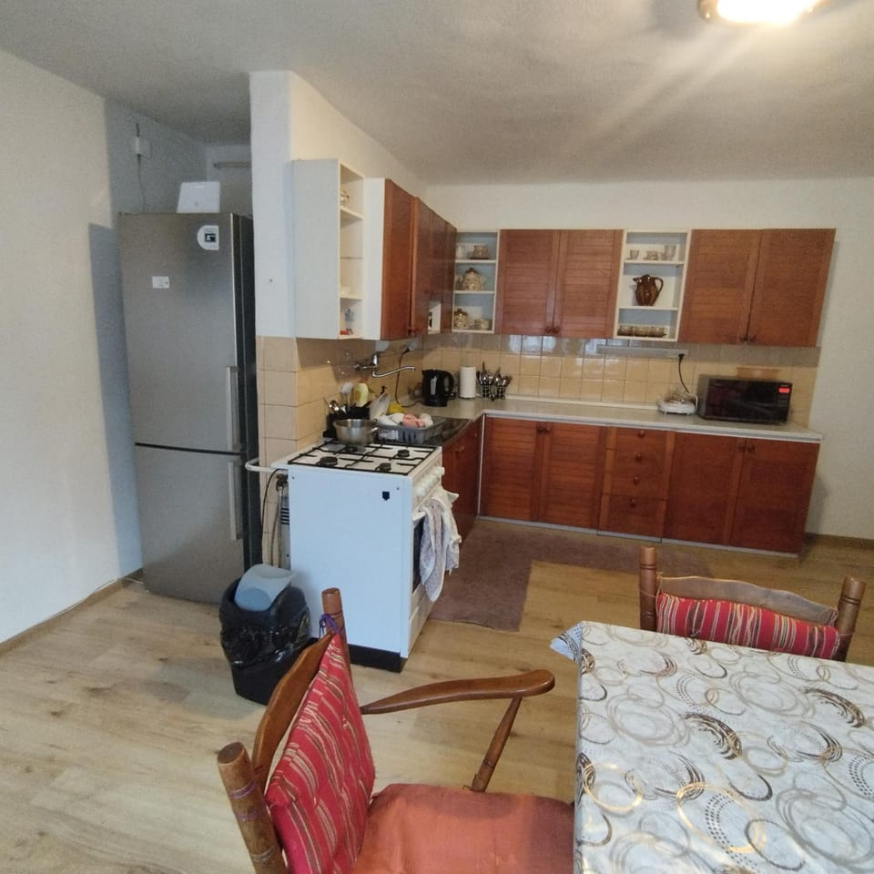 Kitchen or kitchenette, oven, stove